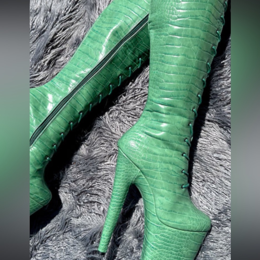 Hella Heels Killing Adam 8 inch, new!